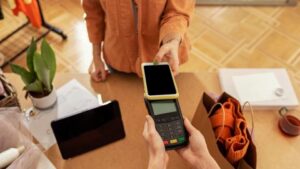 Возврат товара без чека и бракованный телефон